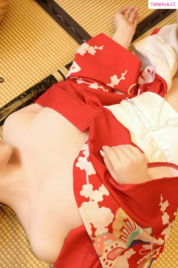   [XiuRen]高清写真图 2025.08.06 No.10624 李沁恩lrene 性感红色第36张图片